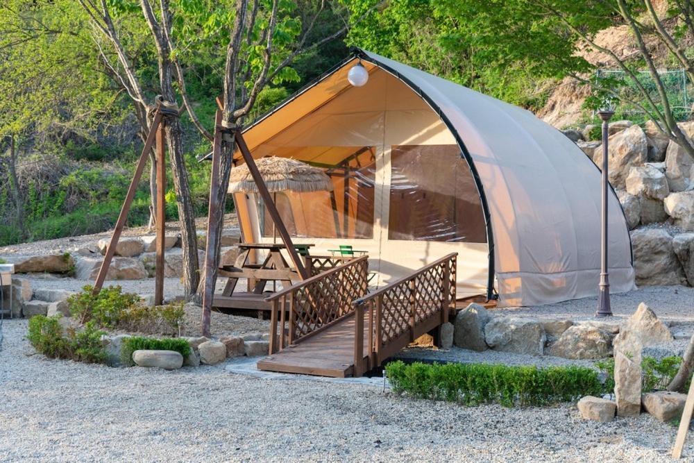 Inje Naerincheon Glamping Hotel Exterior photo